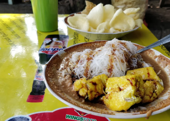 Kamu Pencinta Makanan Pedas? Coba Saja Ketoprak Japar